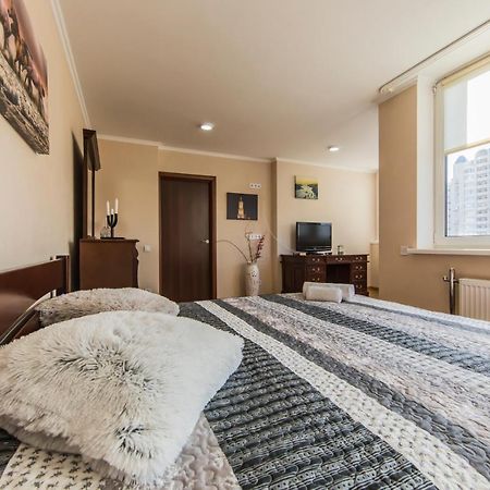 Super Comfort Flat For You Near The Metro. Kiev Luaran gambar