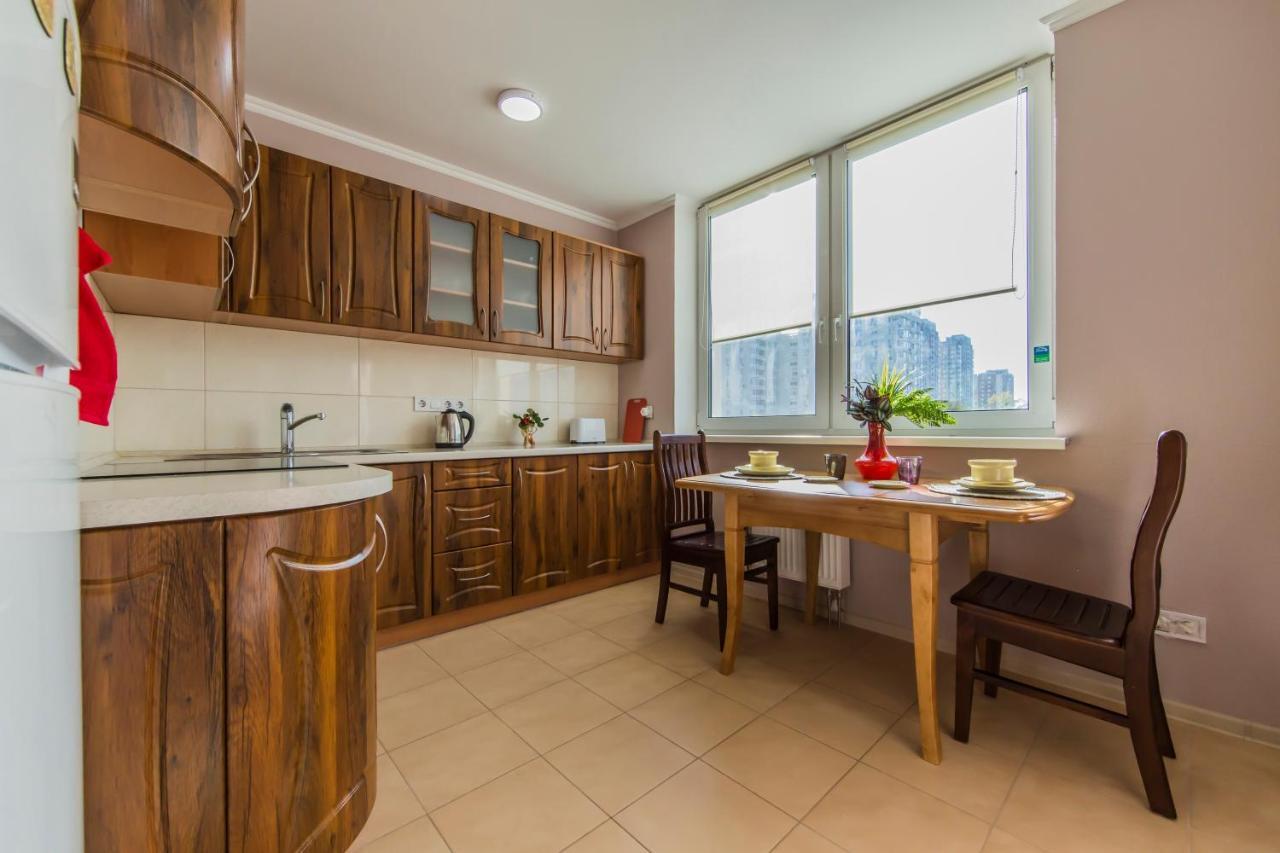 Super Comfort Flat For You Near The Metro. Kiev Luaran gambar