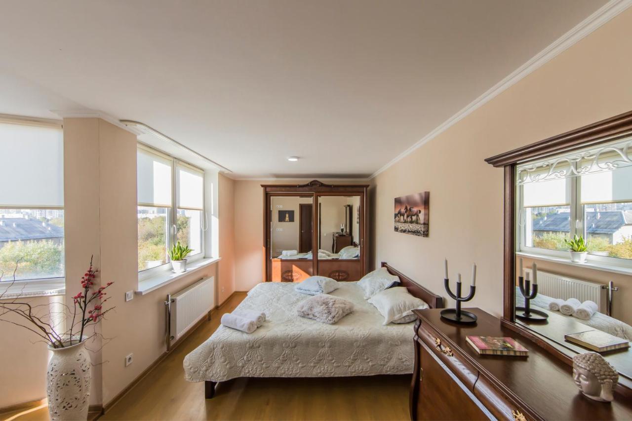 Super Comfort Flat For You Near The Metro. Kiev Luaran gambar