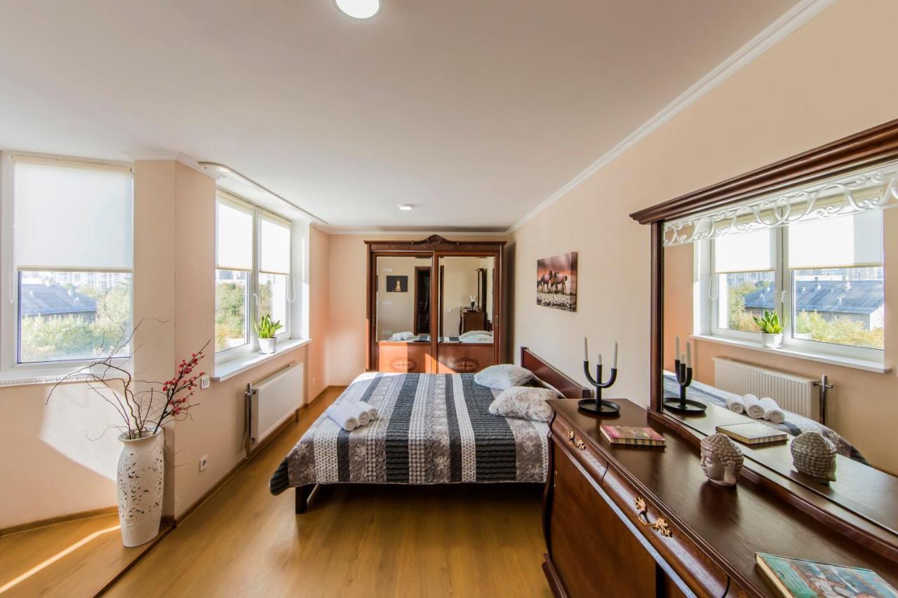 Super Comfort Flat For You Near The Metro. Kiev Luaran gambar
