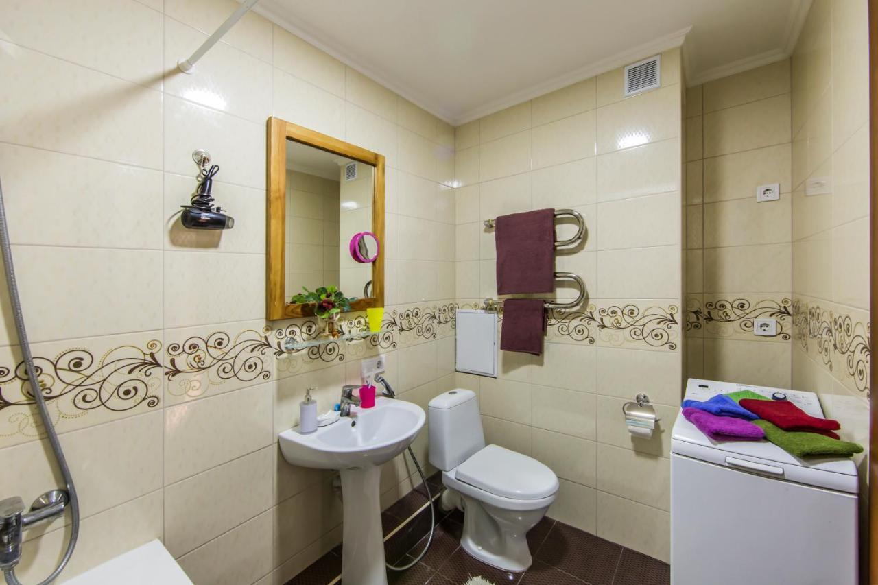 Super Comfort Flat For You Near The Metro. Kiev Luaran gambar