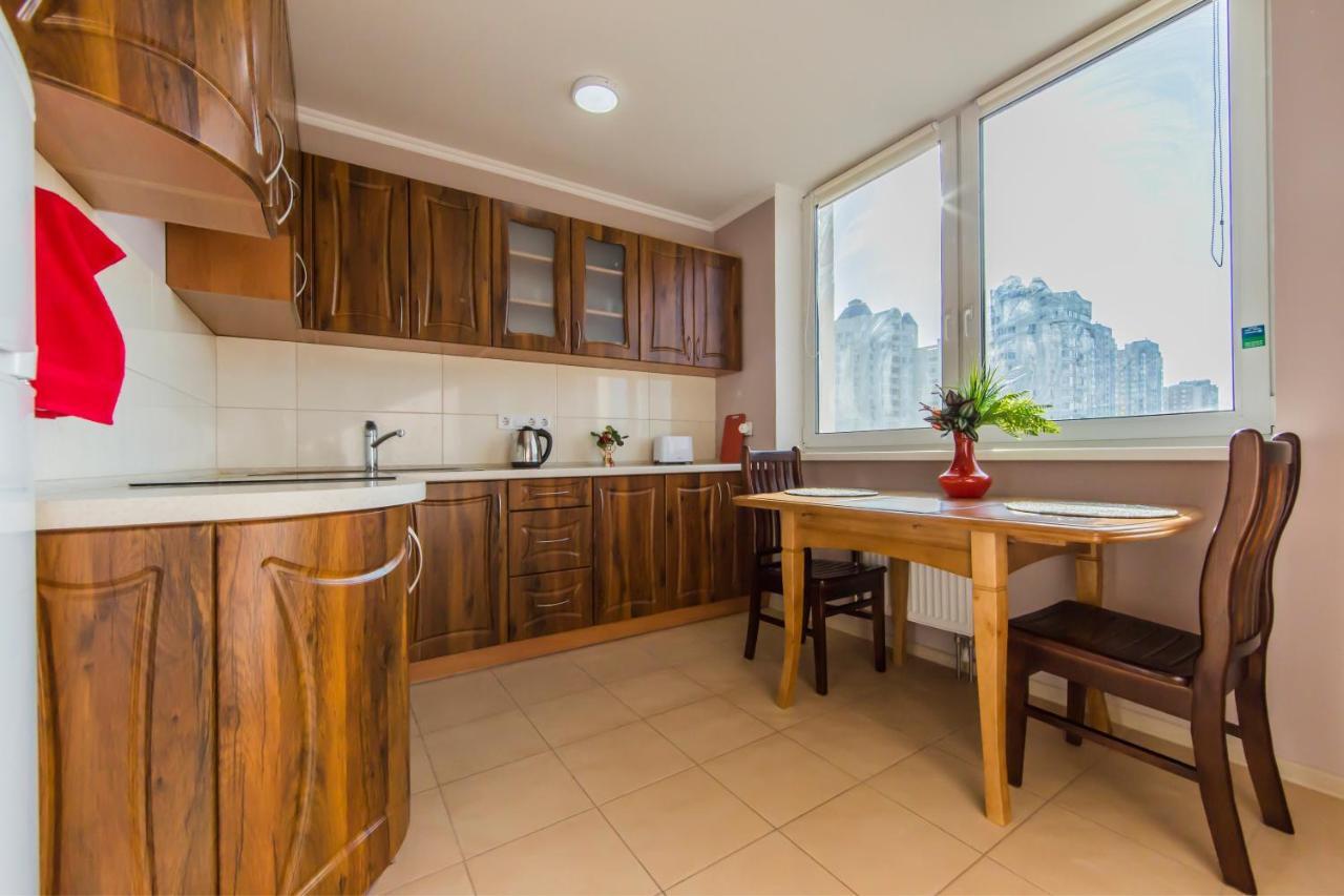 Super Comfort Flat For You Near The Metro. Kiev Luaran gambar