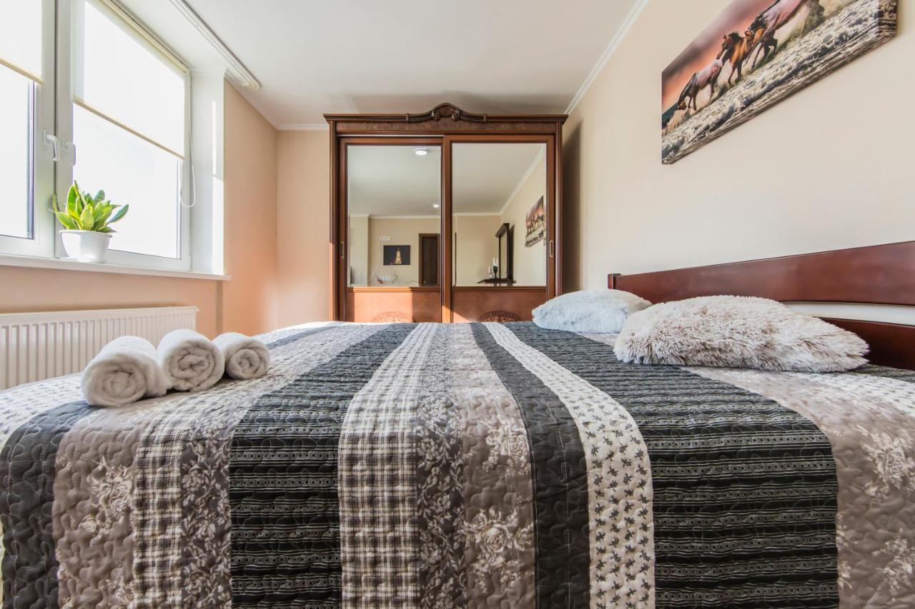 Super Comfort Flat For You Near The Metro. Kiev Luaran gambar