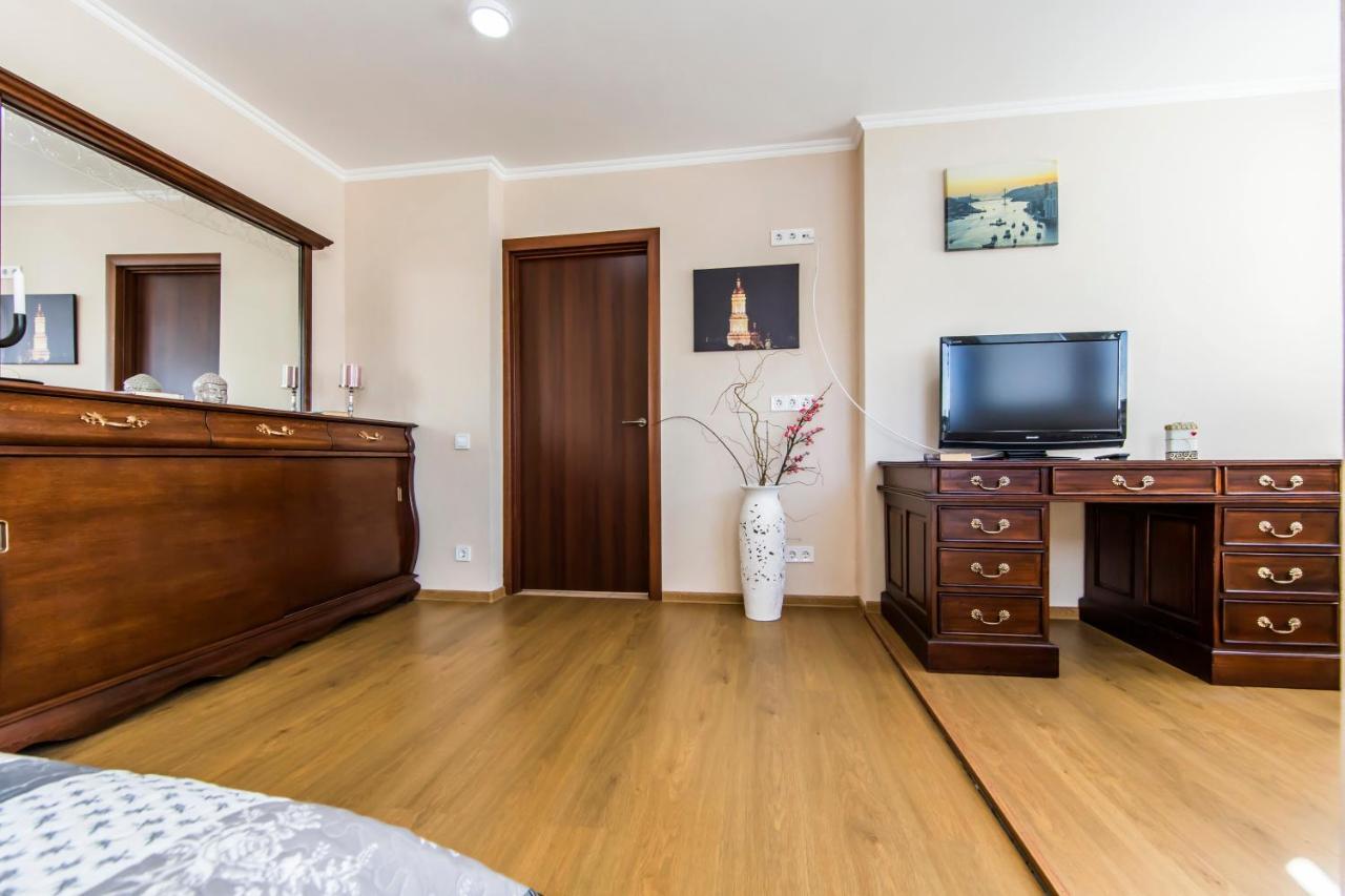 Super Comfort Flat For You Near The Metro. Kiev Luaran gambar