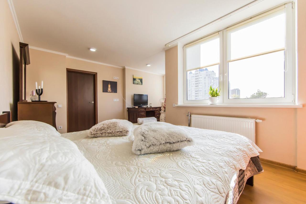 Super Comfort Flat For You Near The Metro. Kiev Luaran gambar