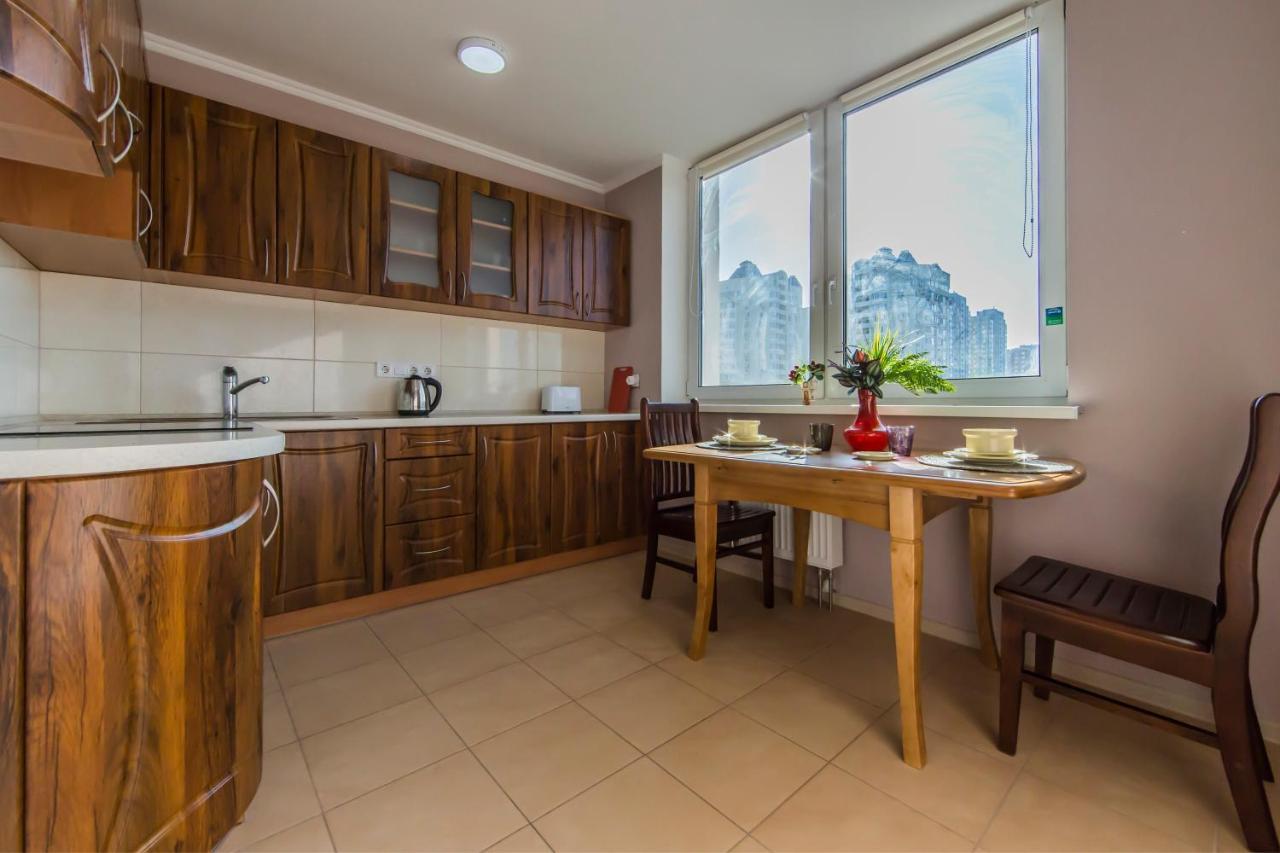 Super Comfort Flat For You Near The Metro. Kiev Luaran gambar