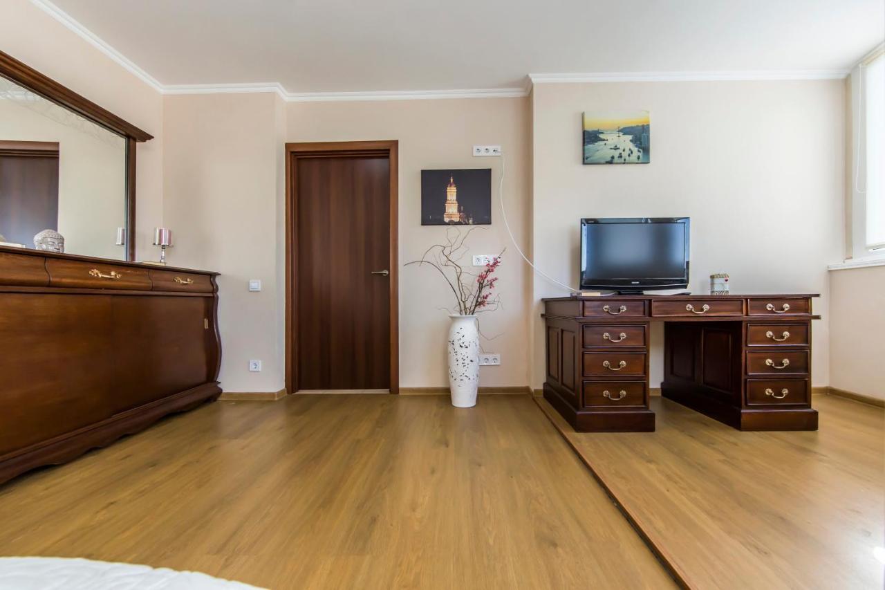 Super Comfort Flat For You Near The Metro. Kiev Luaran gambar
